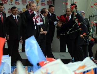 Turkish PM labels himself ‘marathon man’ in rally, opposition speaks out on graft claims