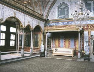 ‘We don’t demand palaces,’ say Ottoman sultan’s descendants