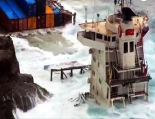 Turkish ship that ran aground in Aegean Sea may cause ‘catastrophe’