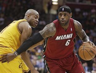 Heat star James on fire in Cleveland return
