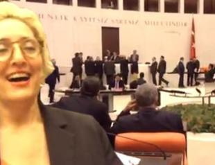CHP lawmaker broadcasts critical Parliament session live on Ustream