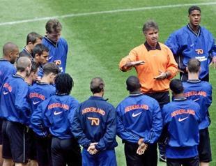 Hiddink to return as Dutch coach to face Turkey in Euro 2016 qualifiers