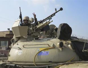 Iraqi forces assault gunmen in crisis-hit city