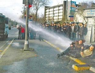 Probe launched into use of water cannons against two protesters in Istanbul