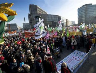 Distrust in government growing in US and Europe, survey finds