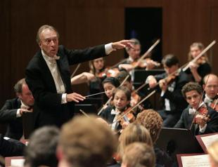 Italys mild maestro Abbado dies after stellar career