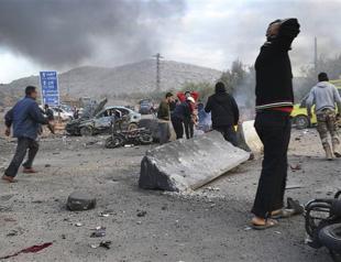 Sixteen killed by twin bombs at Syria-Turkey border post