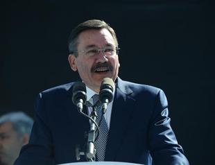 Ankara’s AKP mayor forgets ban, asks residents to send complaints via Twitter on billboards