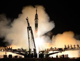 Technical hitch delays US-Russia crews ISS docking