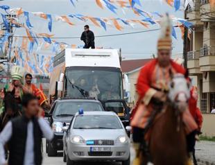 VIDEO: Turkish PM Erdoğan hailed as sultan, greeted with Ottoman army band