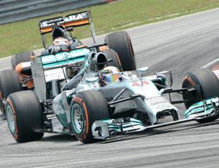 Rosberg, Hamilton stamp authority in Malaysia