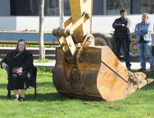 Edirne court stops construction in park after old woman’s sit-in protest