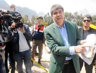 New Antalya mayor accuses predecessor of attempting to flee from Turkey over corruption