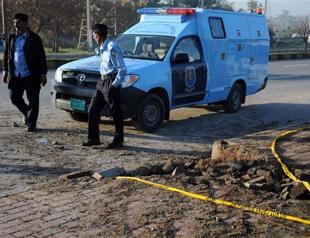 Pakistans Musharraf survives assassination bomb attempt: police