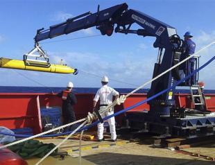 MH370 cover-up alleged as black box locator nears