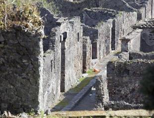 Satellites and sensors to halt crumbling of Italys Pompeii