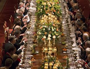 Queen Elizabeth II hails Irish peace efforts at historic state dinner