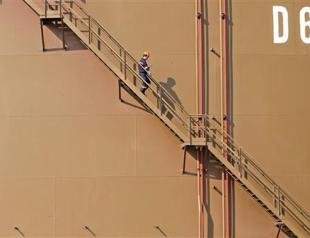 Iraqi minister sees deal soon with Kurds on oil exports