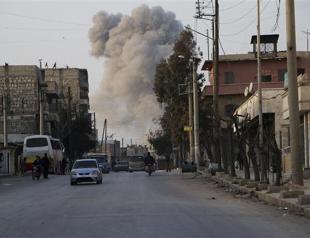 Syrian troops, rebels battle for key Aleppo district