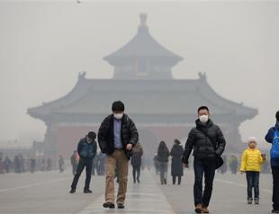 Chinese man becomes first to sue government over smog: newspaper