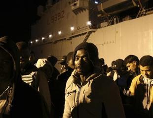 Italy reports 900 migrants rescued at sea