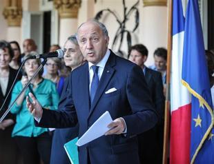 French foreign minister meets Raul Castro on historic visit to Cuba