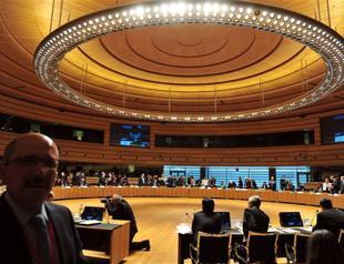 US signs $1 billion loan guarantee for Ukraine