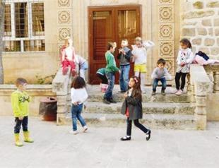 Syriacs massively fleeing to Turkey urge change of border crossing policy