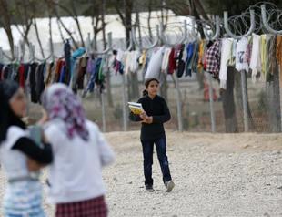 Number of Syrian refugees in Turkey passes 900,000