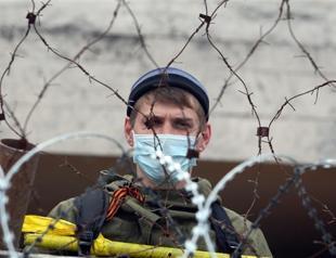 Ukraine leader says Russia wants to set southeast on fire