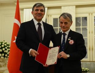 Turkish president honors Crimean Tatar leader with ‘Medal of State’