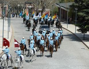 Ceremonial cavalry regiment serves for first time in Turkey’s presidential mansion
