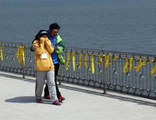 Angry parents seek autopsies of South Korea ferry victims