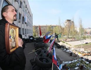 Ukraine forces deal defeat to rebels in two eastern towns: Kiev