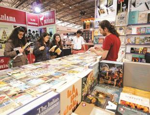 Leading writers, poets attend 19th İzmir Book Fair