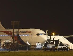Malaysia Airlines jet in emergency landing after tyre bursts