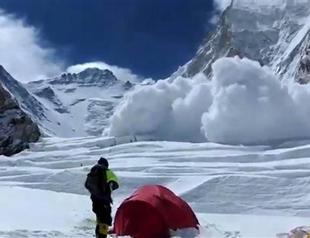Cancellation threat follows tragedy on Everest