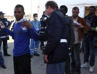 Italy rescues 1,000 migrants amid anger over operation costs