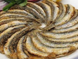 Turkish entrepreneur patents Black Sea region’s yummy fried anchovies dish