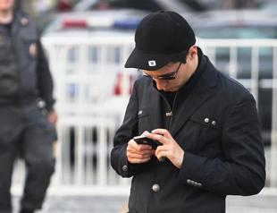 Russian Zuckerberg quits homeland with parting shot