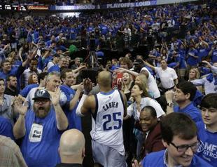 Carter lifts Mavs over Spurs with buzzer beater