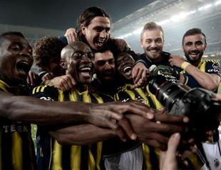 Fenerbahçe dedicate first trophy since rigging claims to victims of tear gas