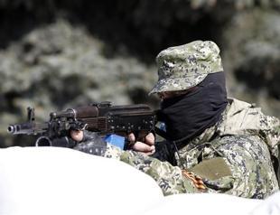 Pro-Russia gunmen seize another east Ukraine town