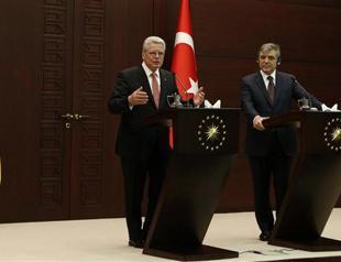 Gauck has questions on Turkish democracy