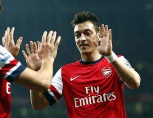 Arsenal eye Champions League after Newcastle stroll