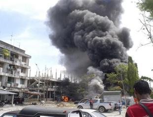 Twin blasts rock largest city in Thai south