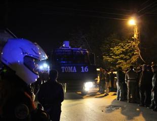 Crowd sets fire to Ankara building for Syrian refugees over rumors of beaten local