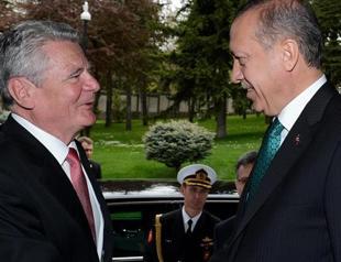 German President Gauck thinks he is still a pastor, Turkish PM Erdoğan says