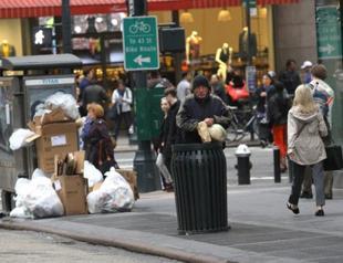 Richard Gere as undercover bum fools kind-hearted French tourist