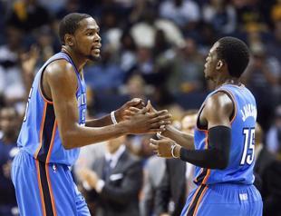 Durant shines as Thunder stay alive